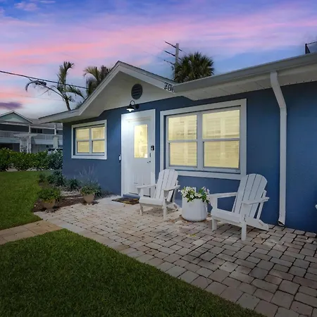 Villa Tiki Sunset